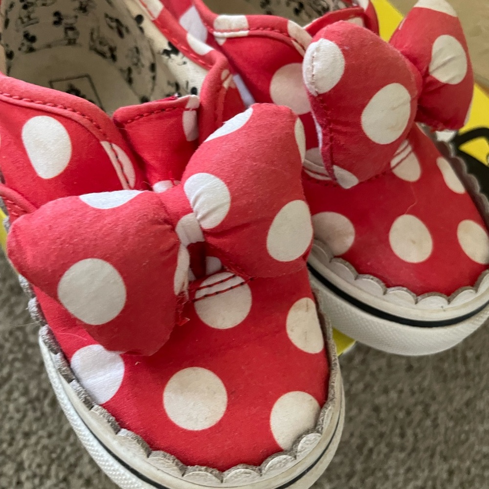 Vans Minnie Mouse is toddler shoes